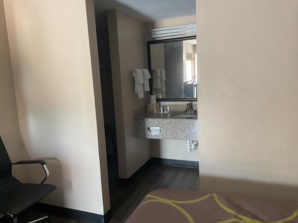 Super 8 By Wyndham Chattanooga/Ийст Ридж Екстериор снимка
